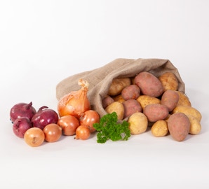 Kartoffeln in Jutebeutel mit Zwiebeln